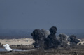 bersiap-hadapi-rusia-pasukan-ukraina-latihan-militer-di-rivne_20220216_193921.jpg