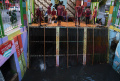 bersihkan-sampah-di-rumah-pompa_20231128_080438.jpg