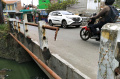 Besi Pengaman Jembatan Cileutik Dayeuhkolot Rusak