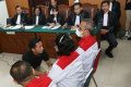 Bharada E Dengarkan Kesaksian Orang Tua Brigadir J