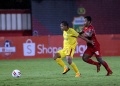 bhayangkara-fc-vs-persija-duel-adam-alis-dengan-osvaldo-haay_20200315_013832.jpg