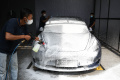 Bikin Kinclong Mobil Super Car dengan Glass Coating