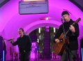 bono-u2-gelar-pertunjukan-musik-di-kyiv-ukraina_20220509_204308.jpg