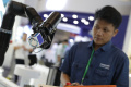 bosch-rexroth-luncurkan-robot-kolaboratif_20231210_125408.jpg