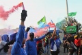 Buruh Akhiri Aksi May Day Dengan Api Flare