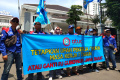 buruh-geruduk-dprd-tuntut-ganti-pj-gubernur-jabar_20240116_224301.jpg