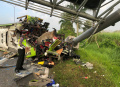 Bus Pariwisata Tabrak Tiang Iklan 13 Orang Meninggal di Tol Surabaya Mojokerto