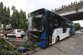 Bus TransJakarta Menabrak Pembatas Jalan