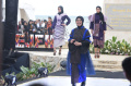 busana-karya-siswa-smk-meriahkan-east-java-fashion-harmony-2024_20240623_003927.jpg