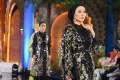 Busana Muslim Glamour Ala Bangsawan London Rancangan Gita Orlin