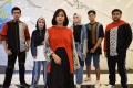 Busana Travel Karya Aura Afilia Padukan Tenun dan Denim