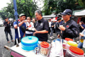 caferavan-ganjar-mahfud-bagikan-kopi-gratis_20231231_153541.jpg