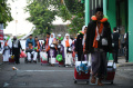 Calon Haji Kloter Pertama Tiba di Asrama Haji Surabaya
