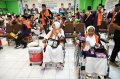 Calon Haji Kloter Pertama Tiba di Asrama Haji Surabaya