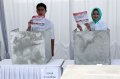 calon-walikota-airin-mencoblos-pilkada-tangsel_20151209_181650.jpg