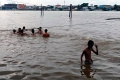 cara-bocah-pinggiran-sungai-musi-isi-masa-liburan-sekolah_20231220_233021.jpg