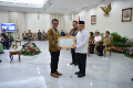 ceo-tribun-network-raih-penghargaan-dari-wakil-presiden_20231006_202039.jpg