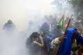 chaos-demo-ribuan-petani-india_20240222_115813.jpg