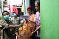 Civitas Akademika UMS Bagi-bagi Sembako