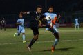 Cristian Gonzales Kontrol Bola Dibayangi Asep Budi