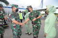 danrem-174atw-dampingi-pangdam-xviicenderawasih-sambut-kasad_20220412_105156.jpg