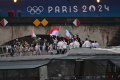 Defile Kontingen Indonesia pada Pembukaan Olimpiade Paris 2024