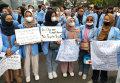 Demo BBM di DPRD Jabar, Mahasiswa Bawa Keranda dan Boneka Mayat