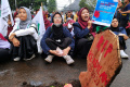 Demo BBM, Mahasiswa Buat Kuburan di DPRD Jabar