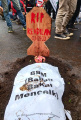 Demo BBM, Mahasiswa Buat Kuburan di DPRD Jabar