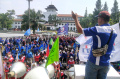 demo-buruh-kepung-gedung-sate_20231214_210248.jpg