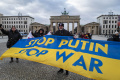 Demo Mengecam Konflik Rusia-Ukraina Demo Mengecam Konflik Rusia-Ukraina