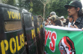 demo-tolak-konser-coldplay_20231115_232200.jpg