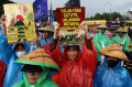 demo-tolak-perppu-ciptaker-di-depan-gedung-dpr-ri_20230228_163054.jpg