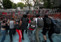 demonstran-pro-palestina-bentrok-dengan-polisi-di-kedubes-israel_20240529_133712.jpg
