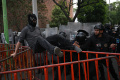 demonstran-pro-palestina-bentrok-dengan-polisi-di-kedubes-israel_20240529_163251.jpg