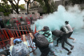 demonstran-pro-palestina-bentrok-dengan-polisi-di-kedubes-israel_20240529_170214.jpg