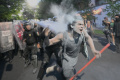 demonstran-pro-palestina-bentrok-dengan-polisi-di-kedubes-israel_20240529_170425.jpg