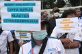 demonstrasi-buruh-di-depan-gedung-dpr_20220207_131600.jpg