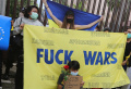 demonstrasi-mengecam-invasi-di-depan-kedubes-rusia_20220304_180523.jpg