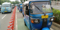 Deretan Bajaj Nekat Parkir di Jalur Sepeda