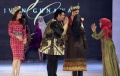 desain-batik-jatim-ivan-gunawan-di-east-java-fashion-harmony2019_20191122_172514.jpg