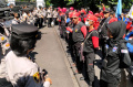 desak-pj-gubernur-jabar-terbitkan-sk-upah-pekerja_20240320_195120.jpg