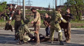 dikepung-rusia-265-tentara-ukraina-menyerah-di-azovstal_20220519_173133.jpg