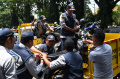 dishub-kota-malang-tertibkan-parkir-liar_20240305_135212.jpg