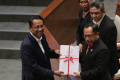 dpr-sahkan-uu-tentang-desa-dan-ruu-dkj_20240328_170158.jpg