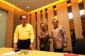 Dua Kubu Golkar Mesra