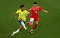 Eder Militao dan Ruben Vargas Saling Berebut Bola