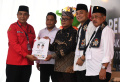 eri-cahyadi-armuji-daftar-kpu-kota-surabaya_20240828_142521.jpg
