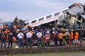 evakuasi-korban-kecelakaan-kereta-di-cicalengka_20240105_195350.jpg