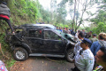 Evakuasi Mobil Masuk Jurang di Kawasan Bromo